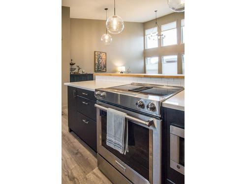 9 - 4926 Timber Ridge Road, Windermere, BC - Indoor Photo Showing Kitchen