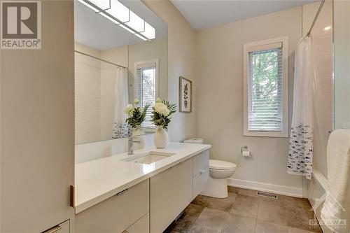 182 Mountbatten Avenue, Ottawa, ON - Indoor Photo Showing Bathroom
