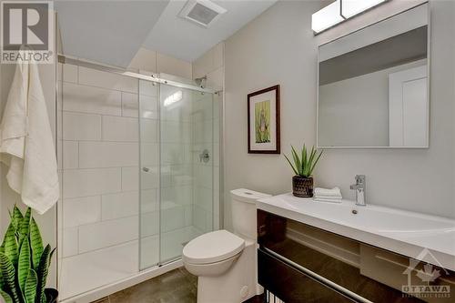 182 Mountbatten Avenue, Ottawa, ON - Indoor Photo Showing Bathroom