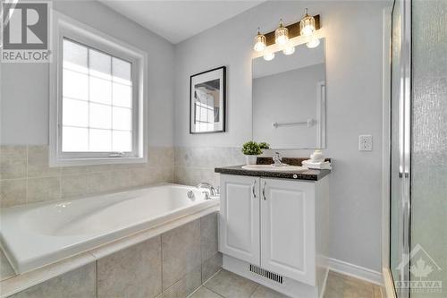 156 Challenge Crescent, Ottawa, ON - Indoor Photo Showing Bathroom