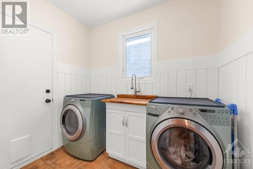 2178 Johnston Road, Ottawa, ON - Indoor Photo Showing Laundry Room