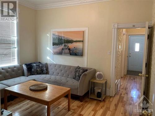 50 Preston Street, Ottawa, ON - Indoor Photo Showing Living Room