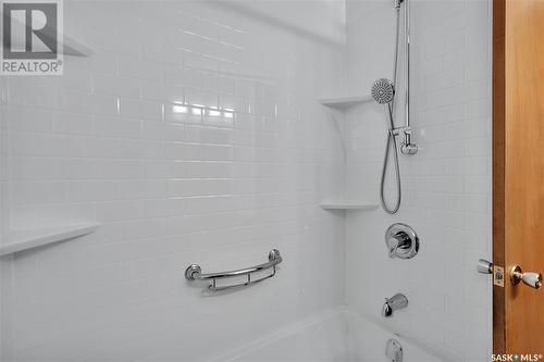 1112 Elliott Street, Regina, SK - Indoor Photo Showing Bathroom