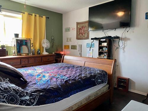 301 - 2126 68Th Avenue, Grand Forks, BC - Indoor Photo Showing Bedroom