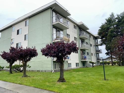 301 - 2126 68Th Avenue, Grand Forks, BC - Outdoor With Balcony