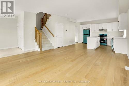 2 Bromley Drive, St. Catharines, ON - Indoor Photo Showing Kitchen