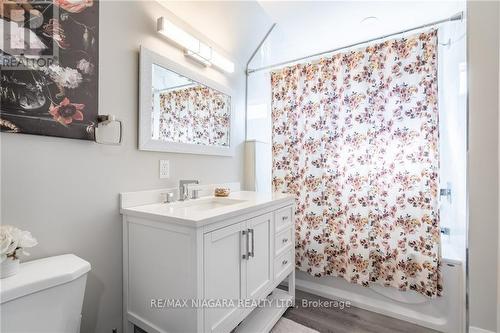 5344 Maple Street, Niagara Falls, ON - Indoor Photo Showing Bathroom