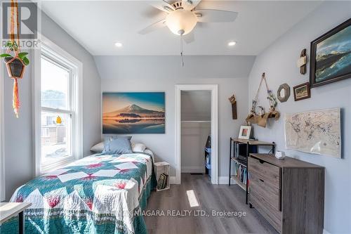5344 Maple Street, Niagara Falls, ON - Indoor Photo Showing Bedroom