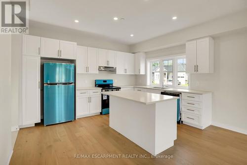 2 Bromley Drive, St. Catharines, ON - Indoor Photo Showing Kitchen With Stainless Steel Kitchen With Upgraded Kitchen