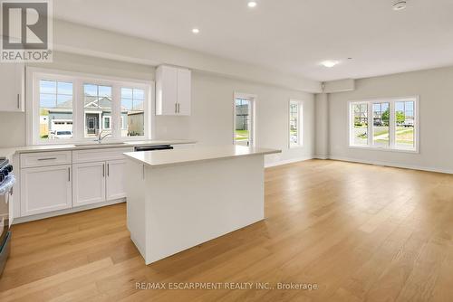 2 Bromley Drive, St. Catharines, ON - Indoor Photo Showing Kitchen