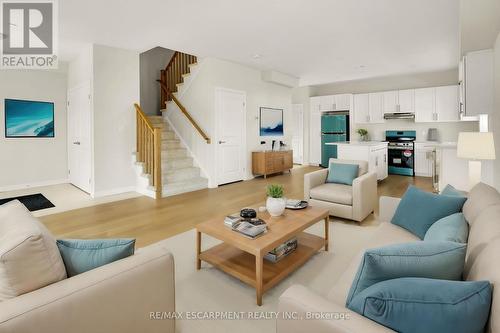 2 Bromley Drive, St. Catharines, ON - Indoor Photo Showing Living Room