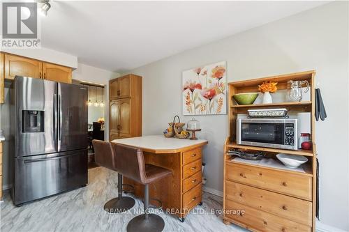 122 Madison Court W, Welland, ON - Indoor Photo Showing Kitchen