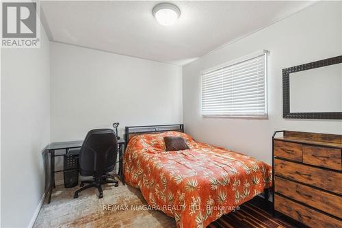 122 Madison Court W, Welland, ON - Indoor Photo Showing Bedroom