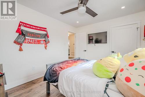 23 Regis Court, Hamilton, ON - Indoor Photo Showing Bedroom