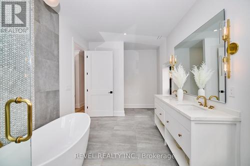 29 Yates Street, St. Catharines, ON - Indoor Photo Showing Bathroom