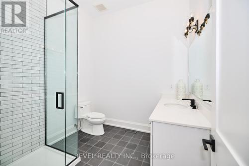 29 Yates Street, St. Catharines, ON - Indoor Photo Showing Bathroom