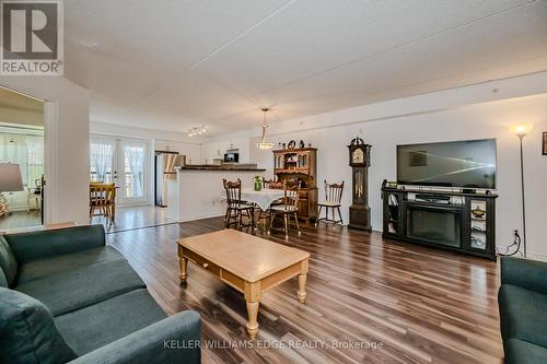 312 - 2035 Appleby Line, Burlington, ON - Indoor Photo Showing Living Room