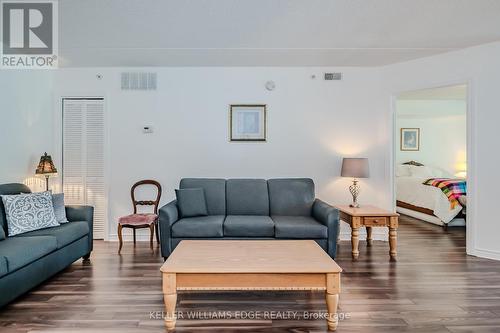 312 - 2035 Appleby Line, Burlington, ON - Indoor Photo Showing Living Room