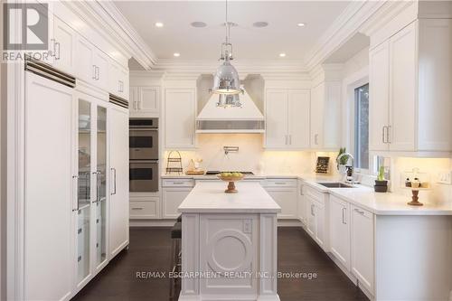 1325 Sheldon Avenue, Oakville, ON - Indoor Photo Showing Kitchen With Upgraded Kitchen