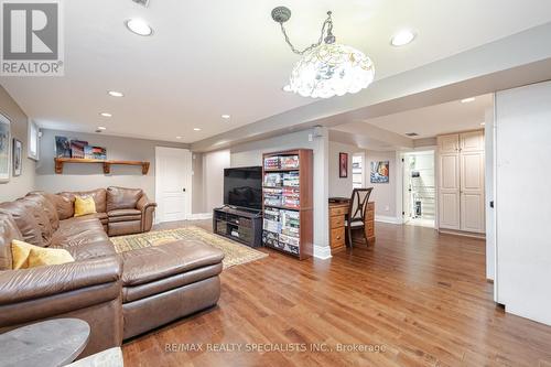1561 Yew Street, Mississauga, ON - Indoor Photo Showing Living Room