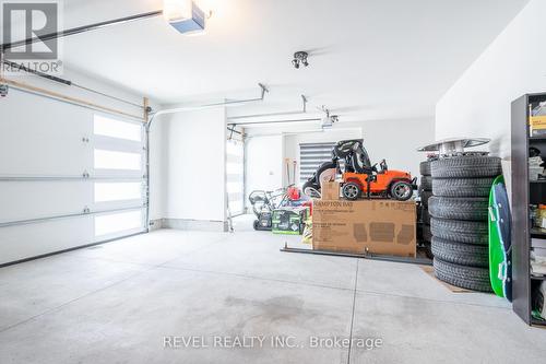 148 Susan Drive, Pelham, ON - Indoor Photo Showing Garage