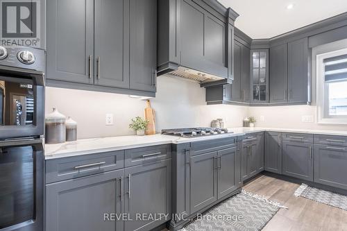 148 Susan Drive, Pelham, ON - Indoor Photo Showing Kitchen With Upgraded Kitchen