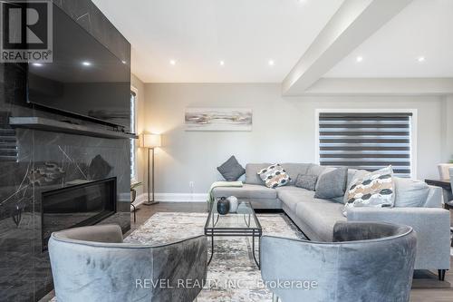 148 Susan Drive, Pelham, ON - Indoor Photo Showing Living Room With Fireplace