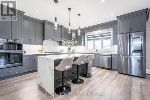 148 Susan Drive, Pelham, ON - Indoor Photo Showing Kitchen With Upgraded Kitchen