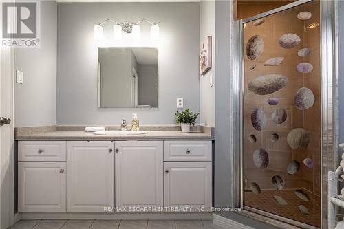 116 Courtland Avenue, Hamilton, ON - Indoor Photo Showing Bathroom