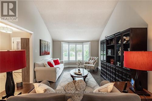 116 Courtland Avenue, Hamilton, ON - Indoor Photo Showing Living Room