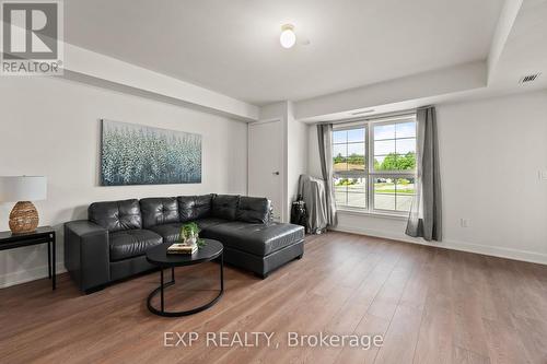 211 - 110 Grew Boulevard, Georgina, ON - Indoor Photo Showing Living Room