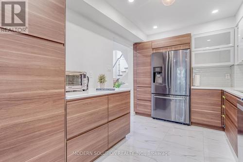 17 - 4605 Donegal Drive, Mississauga, ON - Indoor Photo Showing Kitchen