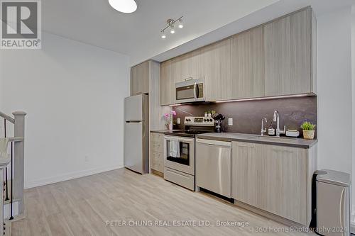 26 - 51 Winlock Park, Toronto, ON - Indoor Photo Showing Kitchen