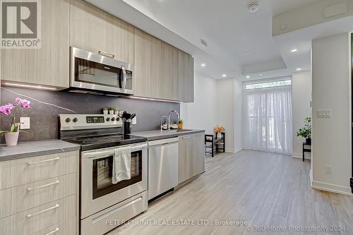 26 - 51 Winlock Park, Toronto, ON - Indoor Photo Showing Kitchen With Upgraded Kitchen