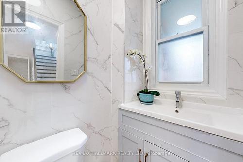 18 Cadillac Avenue, Toronto, ON - Indoor Photo Showing Bathroom