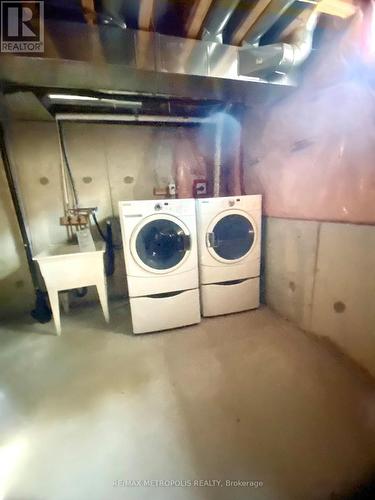 86 Dairy Road, Toronto, ON - Indoor Photo Showing Laundry Room