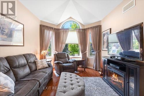 50 Gale Crescent, Belleville, ON - Indoor Photo Showing Living Room