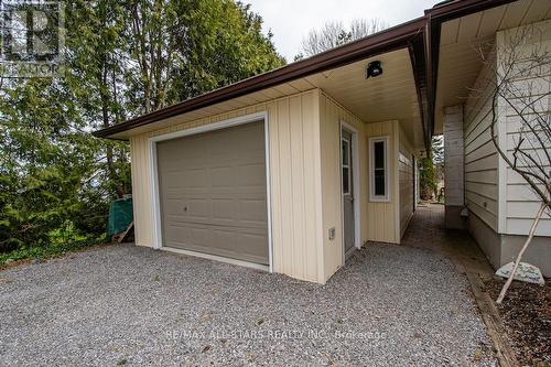 690 Post Road, Kawartha Lakes, ON - Indoor Photo Showing Other Room