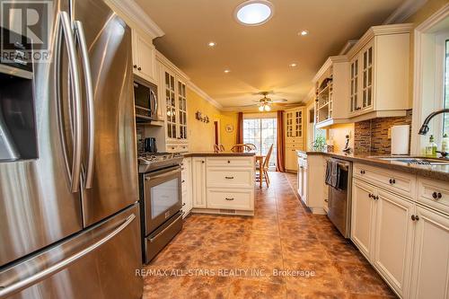 690 Post Road, Kawartha Lakes, ON - Indoor Photo Showing Kitchen With Double Sink With Upgraded Kitchen