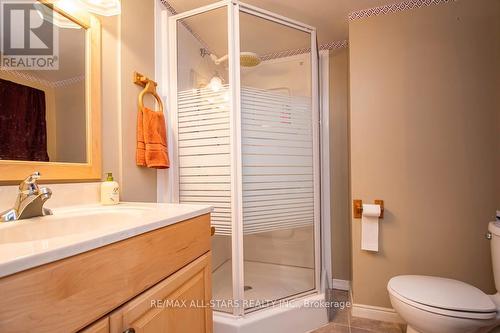 690 Post Road, Kawartha Lakes, ON - Indoor Photo Showing Bedroom