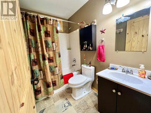 Block E Crooked Lake, Lake Country, BC - Indoor Photo Showing Bathroom