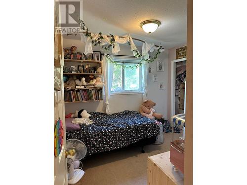 330 Phipps Crescent, Kelowna, BC - Indoor Photo Showing Bedroom