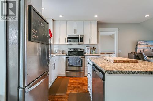 2880 Joe Riche Road, Kelowna, BC - Indoor Photo Showing Kitchen With Upgraded Kitchen