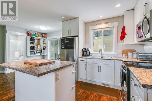 2880 Joe Riche Road, Kelowna, BC - Indoor Photo Showing Kitchen With Upgraded Kitchen