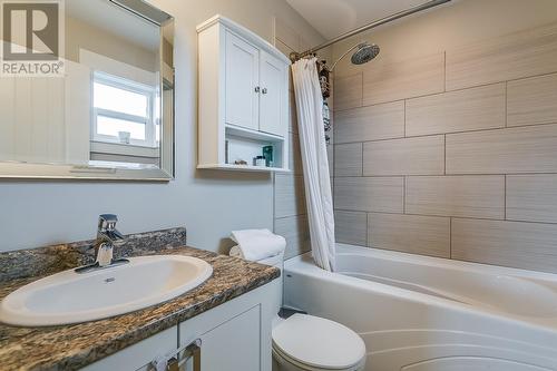 2880 Joe Riche Road, Kelowna, BC - Indoor Photo Showing Bathroom