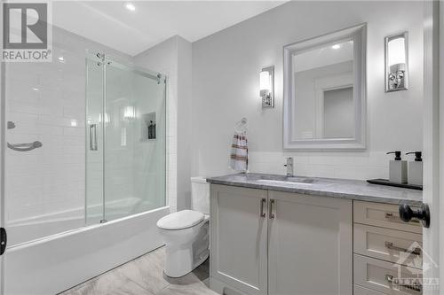 528 Cole Avenue, Ottawa, ON - Indoor Photo Showing Bathroom