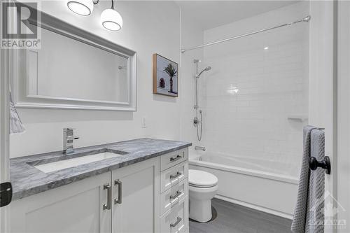 528 Cole Avenue, Ottawa, ON - Indoor Photo Showing Bathroom