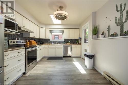 320 1St Street W, Owen Sound, ON - Indoor Photo Showing Kitchen With Stainless Steel Kitchen