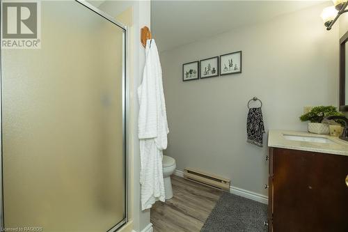 320 1St Street W, Owen Sound, ON - Indoor Photo Showing Bathroom