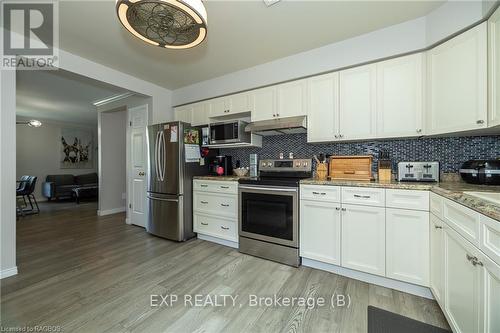 320 1St Street W, Owen Sound, ON - Indoor Photo Showing Kitchen With Stainless Steel Kitchen